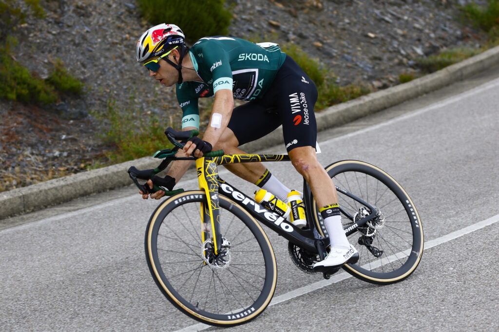 DIRECT : 17 &eacute;chapp&eacute;s dont Wout van Aert sur la 16e &eacute;tape de La Vuelta 2024