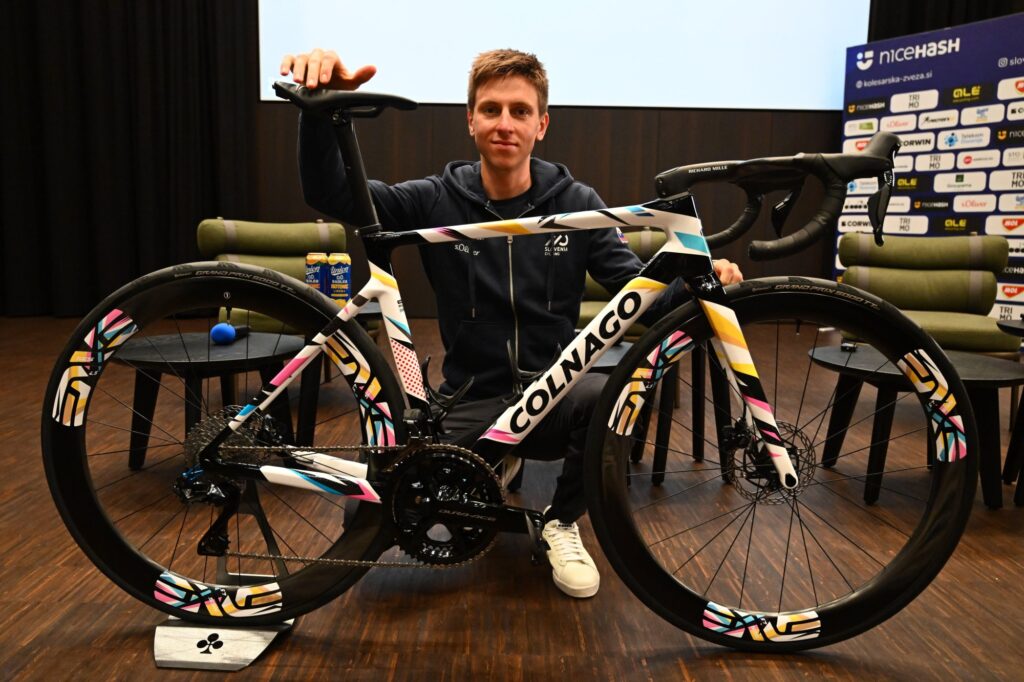 Colnago d&eacute;voile le V4Rs en hommage aux succ&egrave;s de Tadej Pogacar pour les Mondiaux