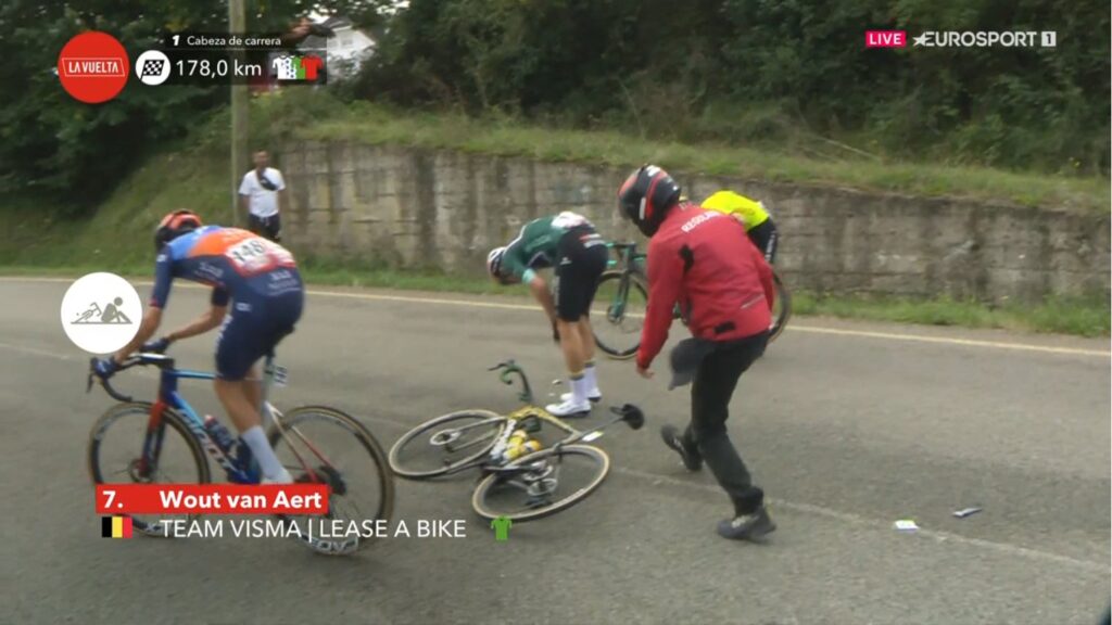 Vid&eacute;o : Wout van Aert chute d&egrave;s le d&eacute;part de la 16e &eacute;tape de La Vuelta 2024