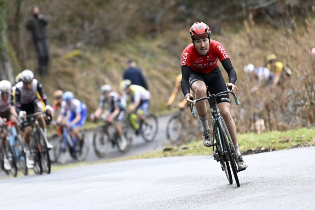 Cl&eacute;ment Champoussin s&rsquo;engage chez Astana Qazaqstan pour 2025