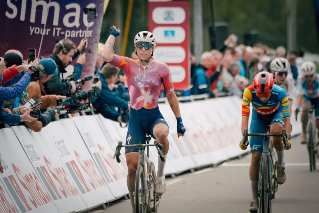 Lorena Wiebes double la mise sur la 3e &eacute;tape du Simac Ladies Tour 2024
