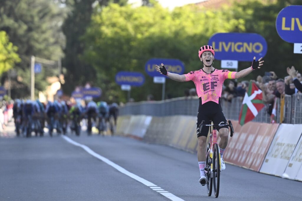 Le num&eacute;ro de Neilson Powless sur le Tour du Pi&eacute;mont 2024