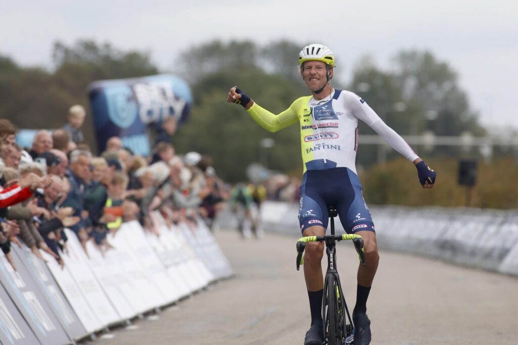 Taco van der Hoorn renoue avec la victoire sur la Elfstedenrace 2024