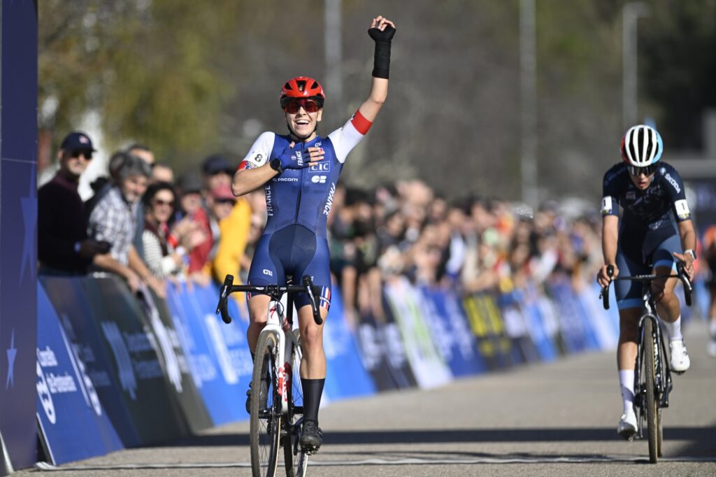 C&eacute;lia Gery remporte le Championnat d&rsquo;Europe 2024 de cyclo-cross chez les Espoirs