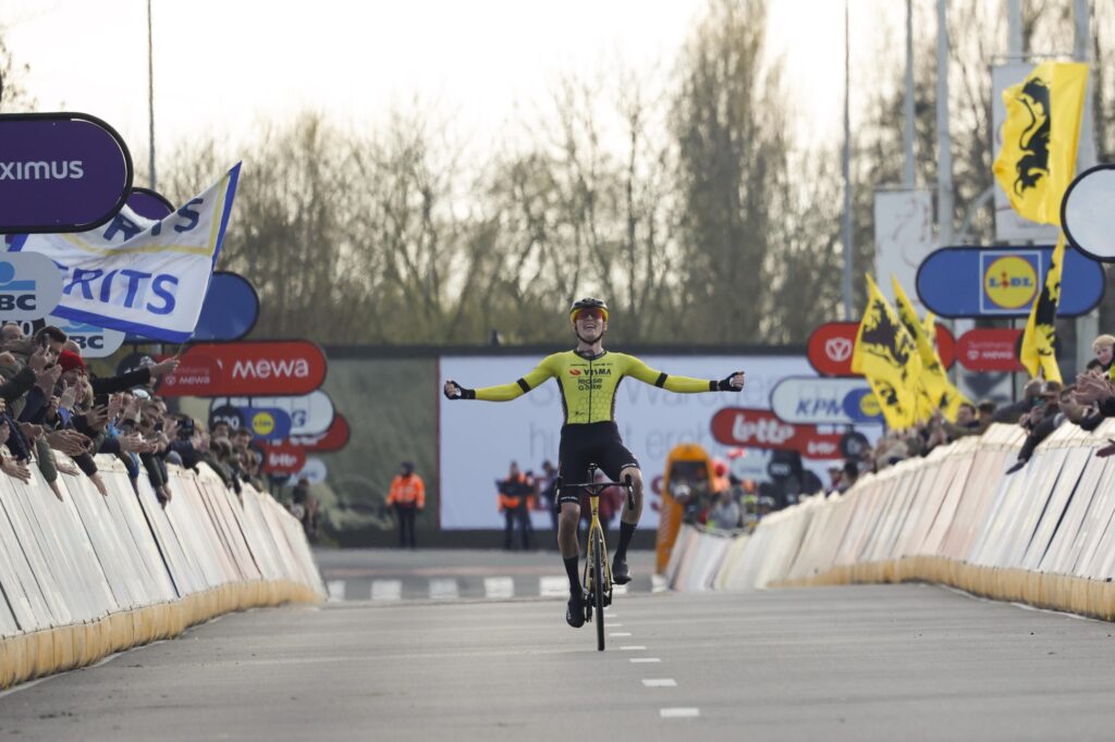 L&rsquo;arriv&eacute;e d&rsquo;&Agrave; Travers la Flandre &agrave; Waregem jusqu&rsquo;en 2031