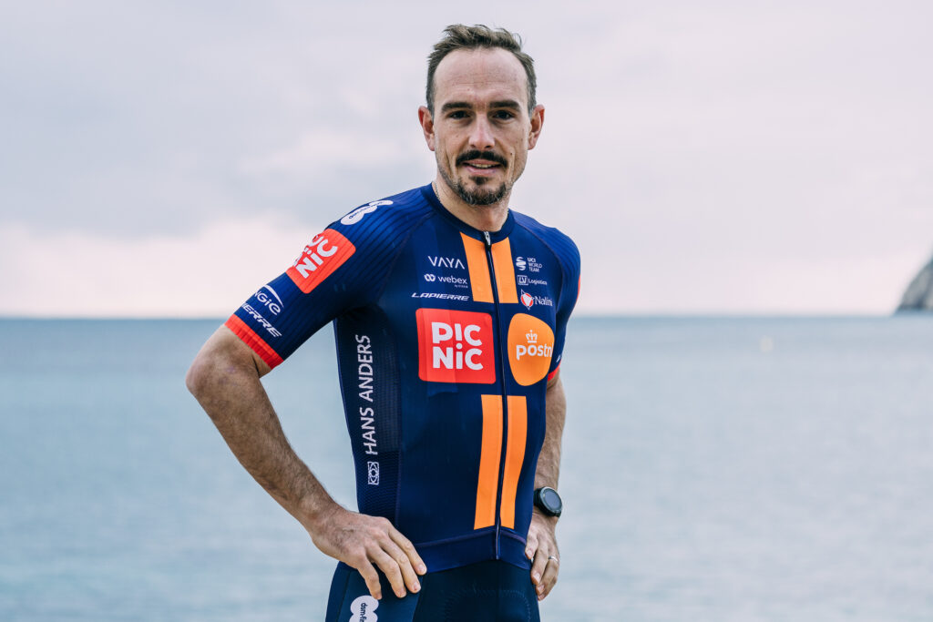 Cyclisme actu - Saison 2025. Le Team Picnic PostNL d&eacute;voile son maillot