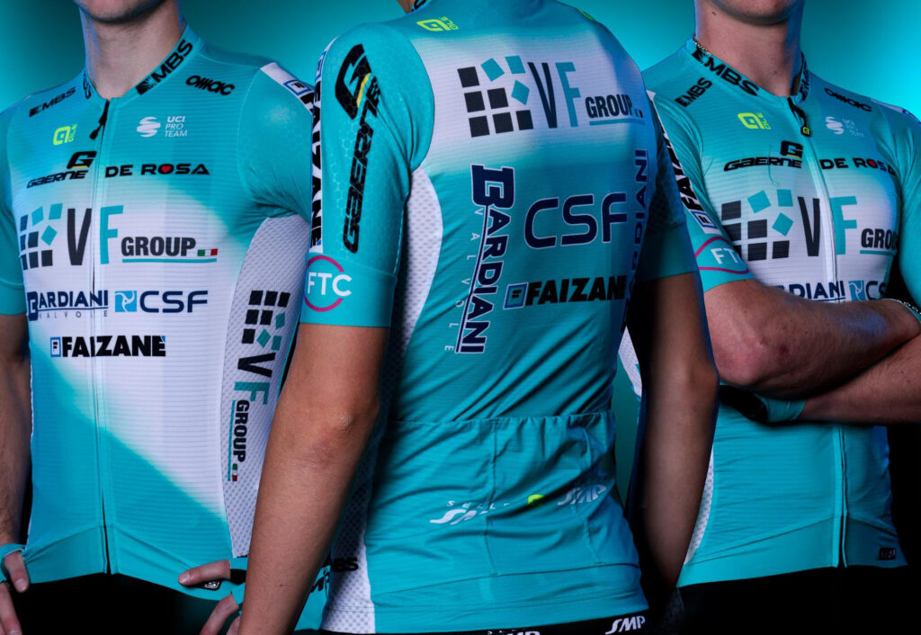VF Group Bardiani-CSF Faizan&egrave; d&eacute;voile son maillot 2025 con&ccedil;u par Al&eacute; Cycling