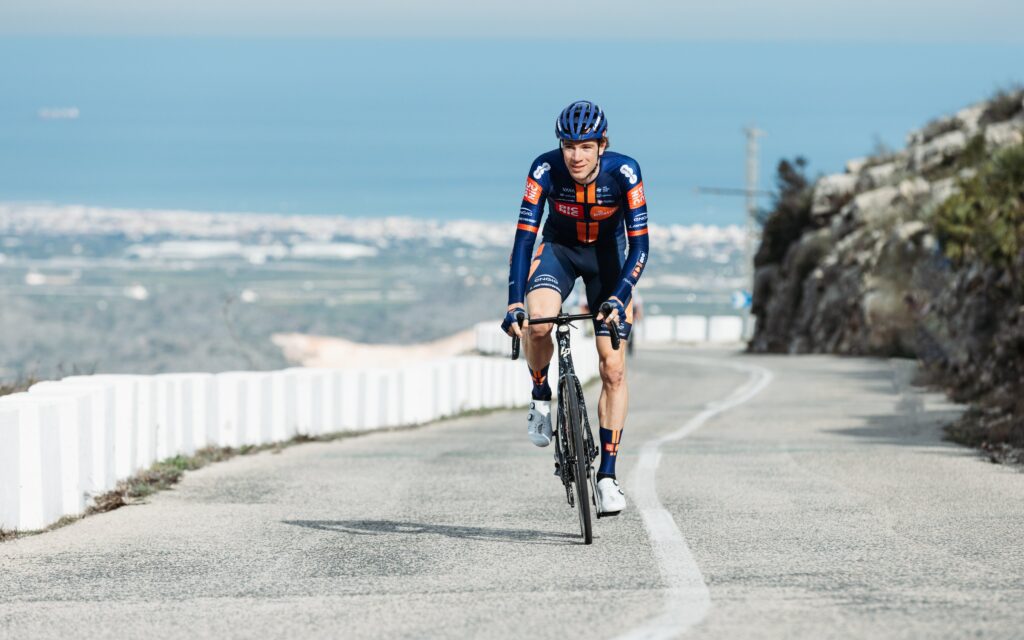 Nils Eekhoff hospitalis&eacute; apr&egrave;s avoir heurt&eacute; un lampadaire sur la 3e &eacute;tape de l&rsquo;AlUla Tour
