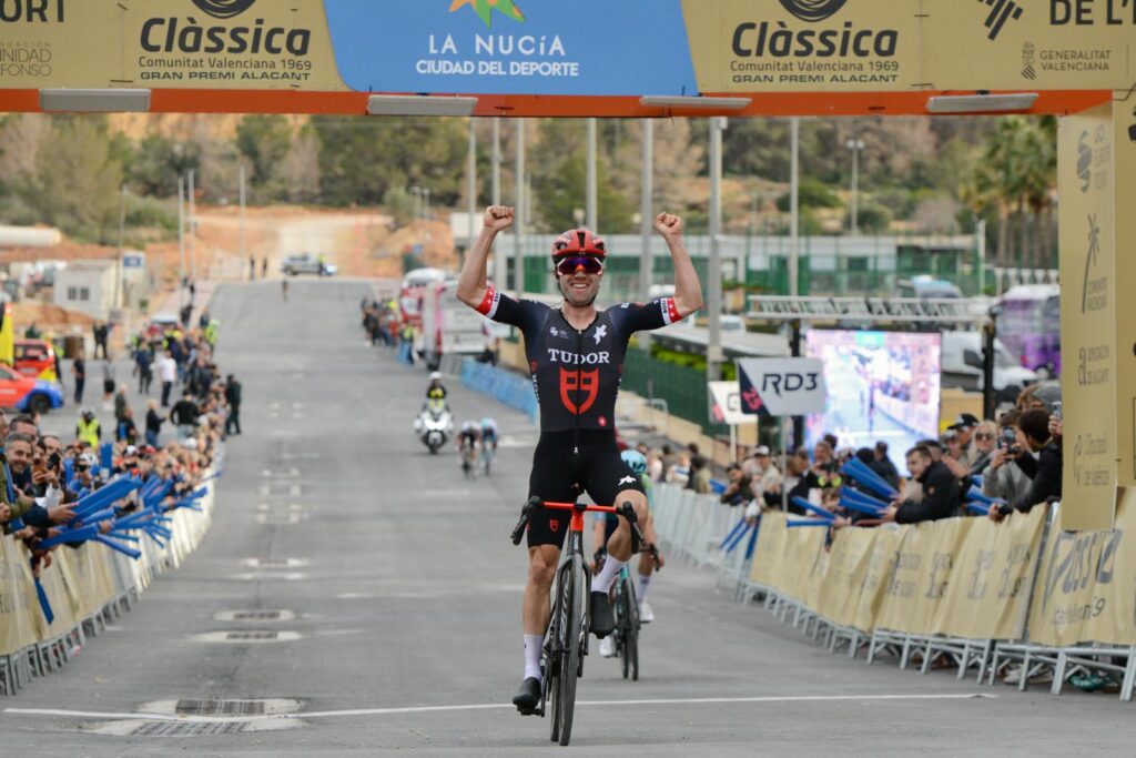 Marc Hirschi score d&rsquo;entr&eacute;e &agrave; la Classique de Valence 2025