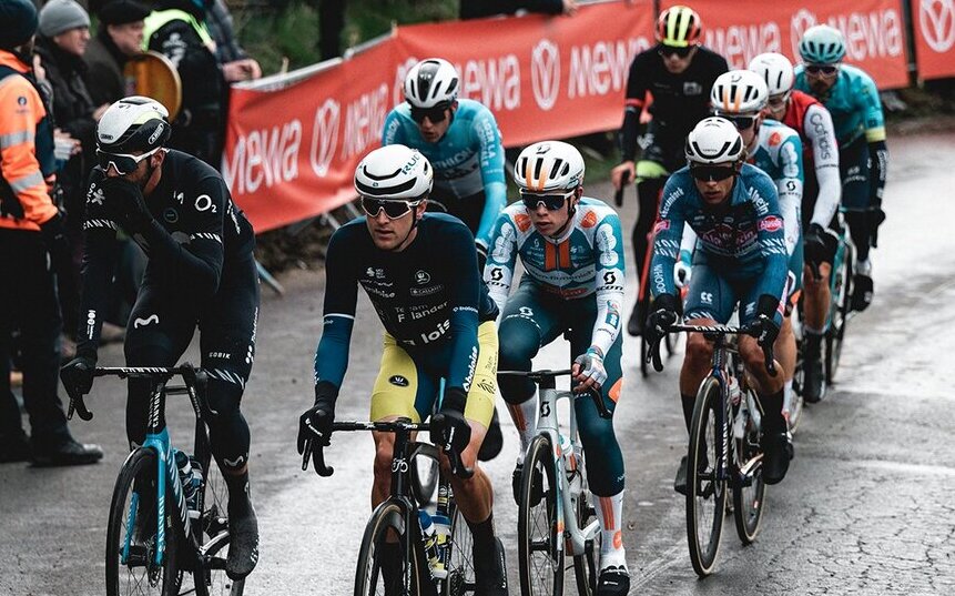 Les &eacute;quipes invit&eacute;es au d&eacute;part du Omloop Het Nieuwsblad 2025