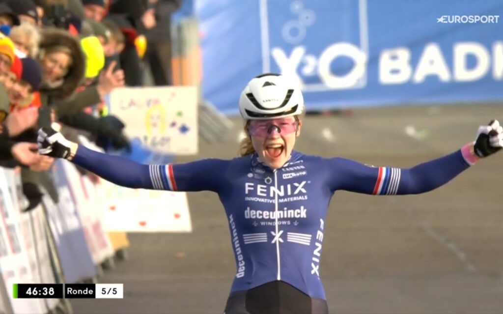 Puck Pieterse imp&eacute;riale dans le sable de Koksijde