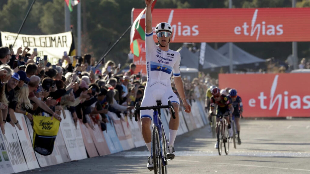 Thibau Nys en costaud &agrave; Benidorm sur la Coupe du Monde 2024-2025 de cyclo-cross