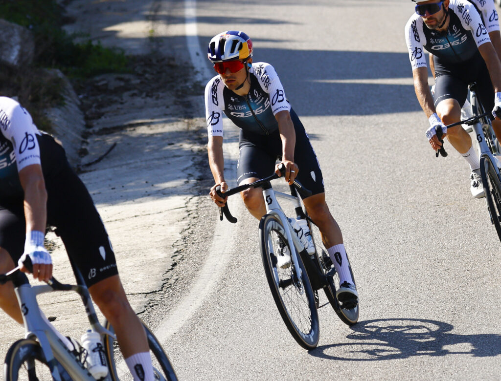 Tom Pidcock pr&ecirc;t &agrave; en d&eacute;coudre sur l&rsquo;Omloop Het Nieuwsblad 2025 : &laquo;&nbsp;La course me va comme un gant&nbsp;&raquo;