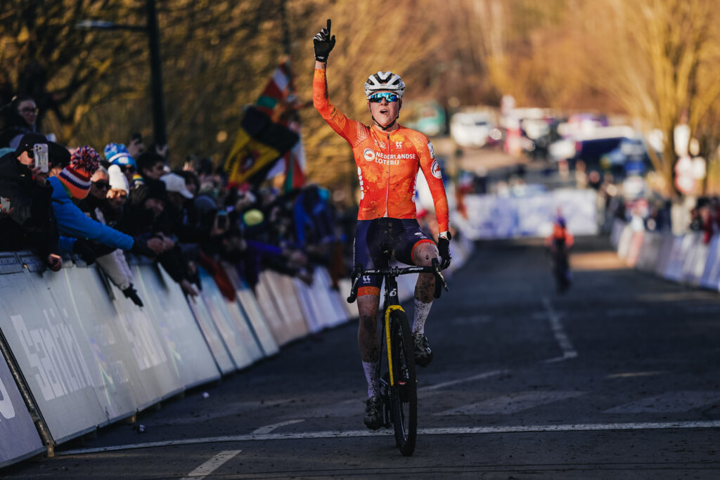Fem Van Empel conserve son titre mondial de cyclo-cross &agrave; Li&eacute;vin