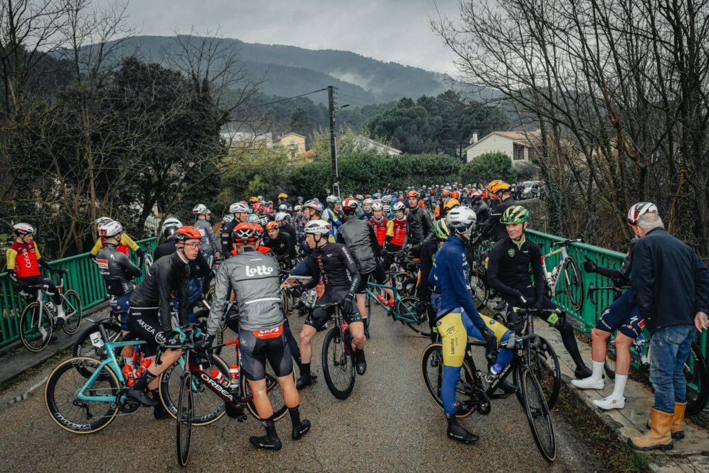 L&rsquo;UCI ouvre une enqu&ecirc;te concernant les incidents sur l&rsquo;Etoile de Bess&egrave;ges 2025
