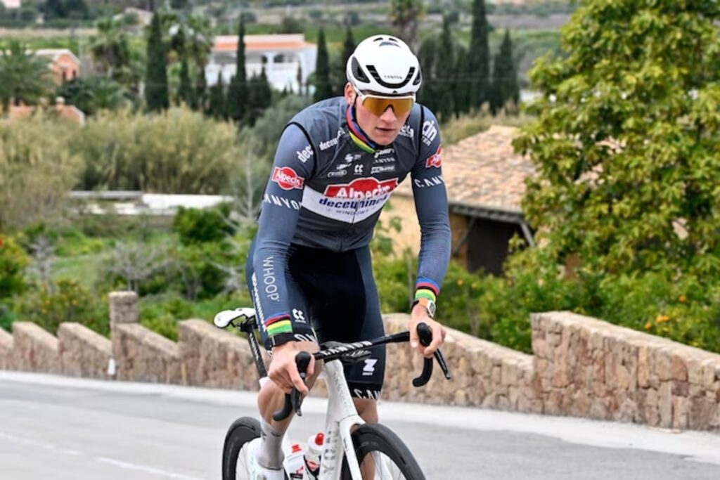 Mathieu van der Poel d&eacute;butera sa saison &agrave; Tirreno-Adriatico 2025