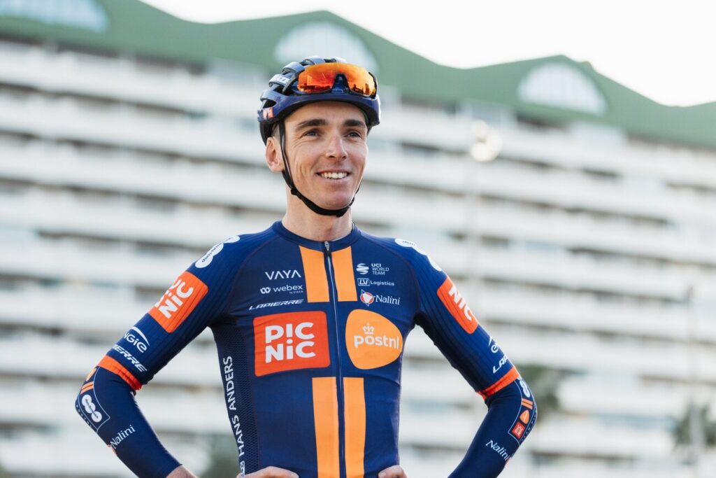 Pas de fracture pour Romain Bardet suite &agrave; sa chute sur le Tour d&rsquo;Algarve 2025