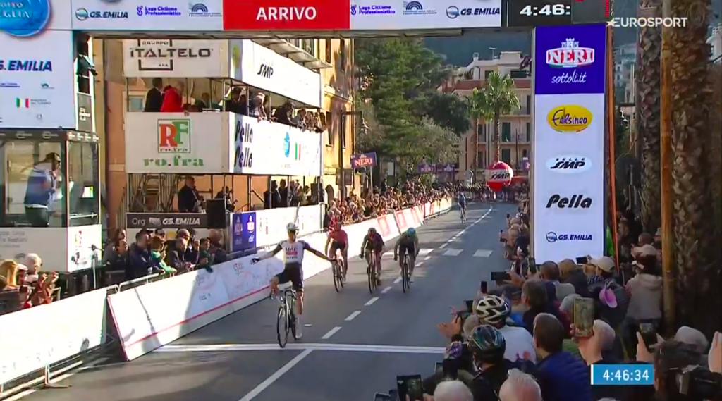 Juan Ayuso s&rsquo;impose sur le Trofeo Laigueglia 2025