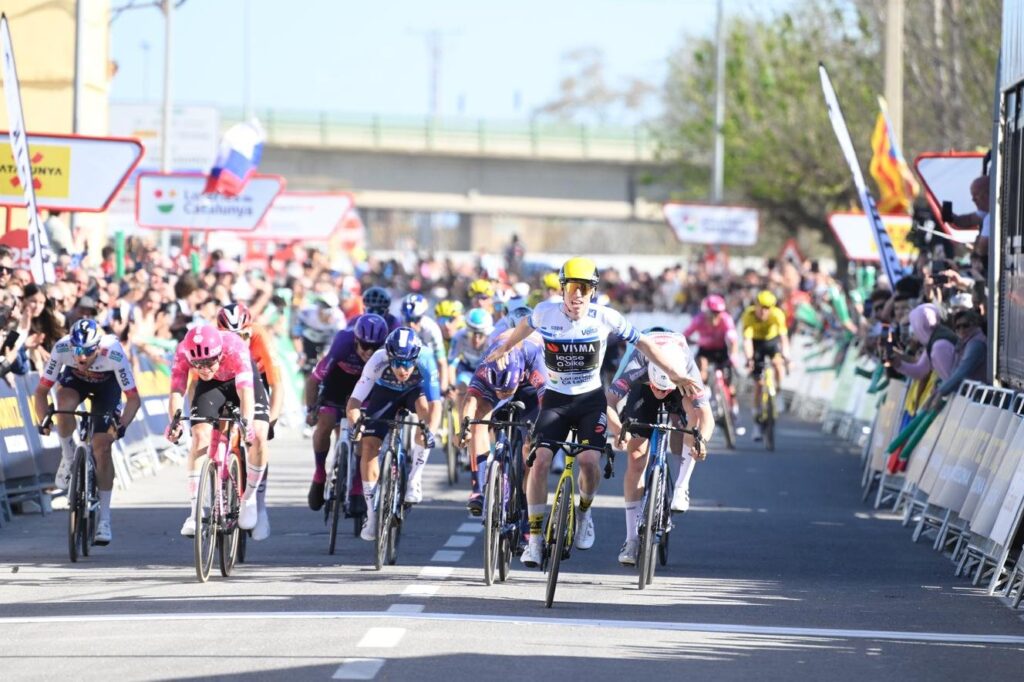 Matthew Brennan triomphe des bordures sur la 5e &eacute;tape du Tour de Catalogne 2025
