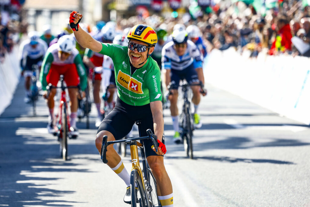 Magnus Cort cl&ocirc;ture en beaut&eacute; en remportant la 5e &eacute;tape de O Gran Camino 2025