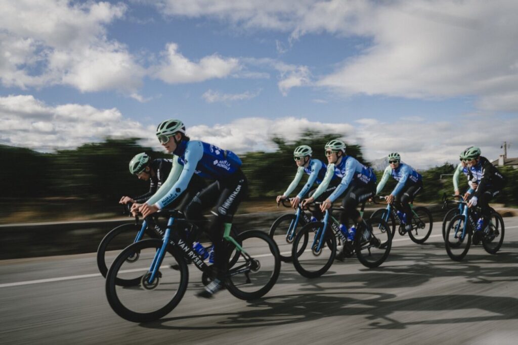 Decathlon AG2R La Mondiale sur tous les fronts lors de Paris-Nice 2025