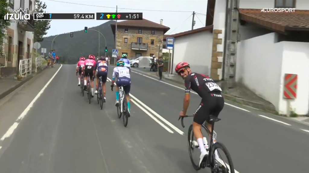 DIRECT : 6 coureurs &eacute;chapp&eacute;s dont Julian Alaphilippe sur la 5e &eacute;tape du Tour du Pays basque 2025