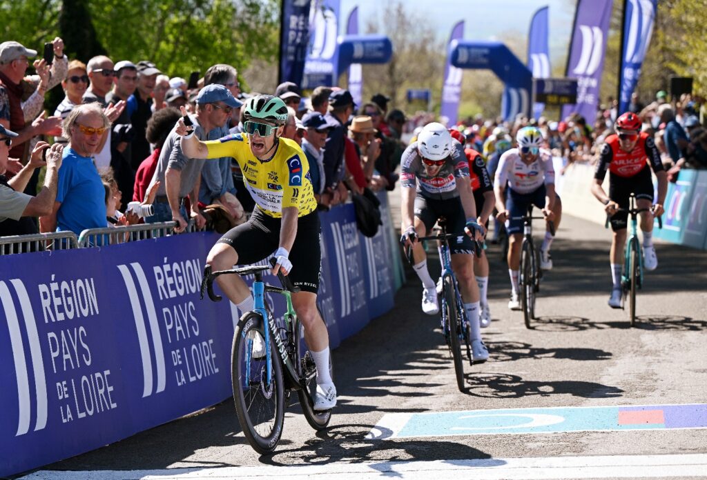 Sam Bennett met tout le monde d&rsquo;accord sur la 3e &eacute;tape du R&eacute;gion Pays de la Loire Tour 2025