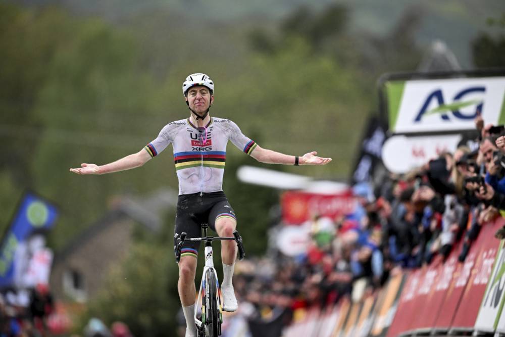 Tadej Pogacar remet les pendules &agrave; l&rsquo;heure sur la Fl&egrave;che Wallonne 2025, K&eacute;vin Vauquelin 2e