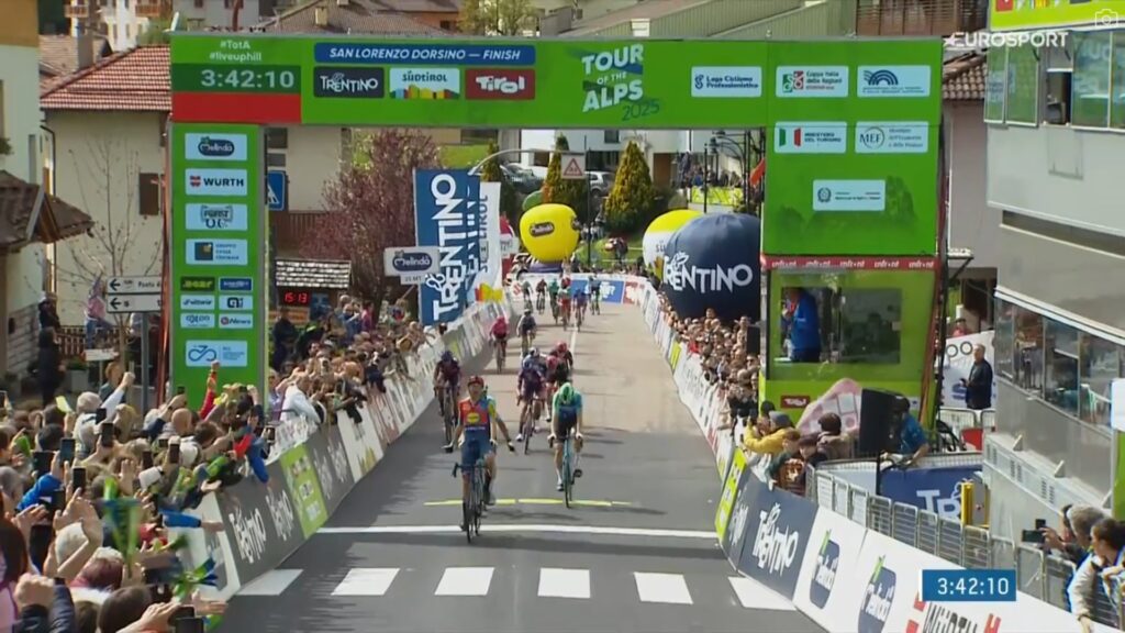 Giulio Ciccone remporte la 1e &eacute;tape du Tour des Alpes 2025