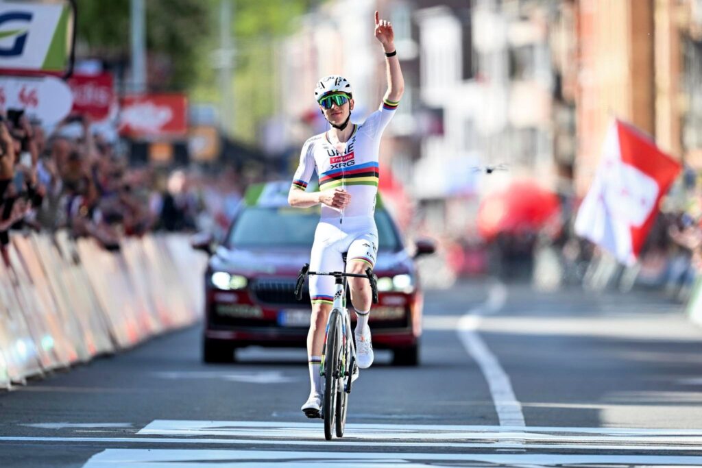 Tadej Pogacar s&rsquo;impose en solitaire sur Li&egrave;ge-Bastogne-Li&egrave;ge 2025