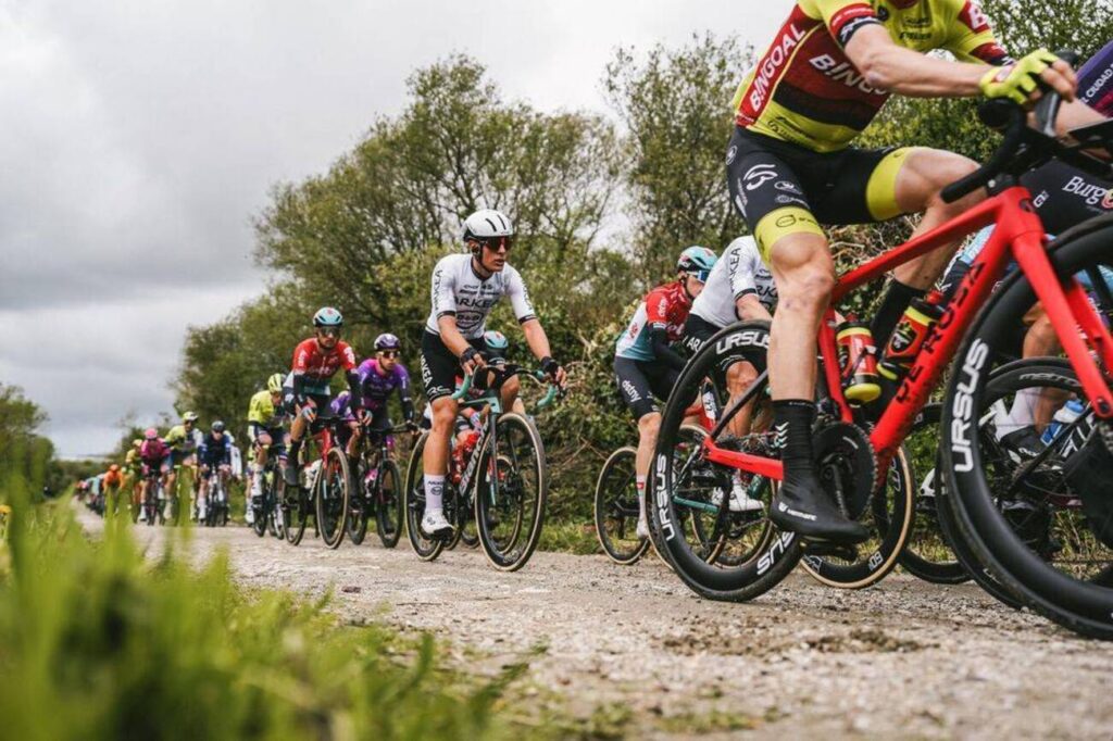 Les 22 &eacute;quipes engag&eacute;es au d&eacute;part du Tro-Bro L&eacute;on 2025