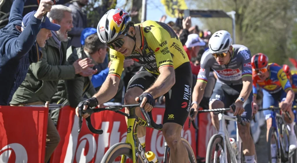 Wout van Aert a modifi&eacute; son entra&icirc;nement pour remporter Paris-Roubaix 2025