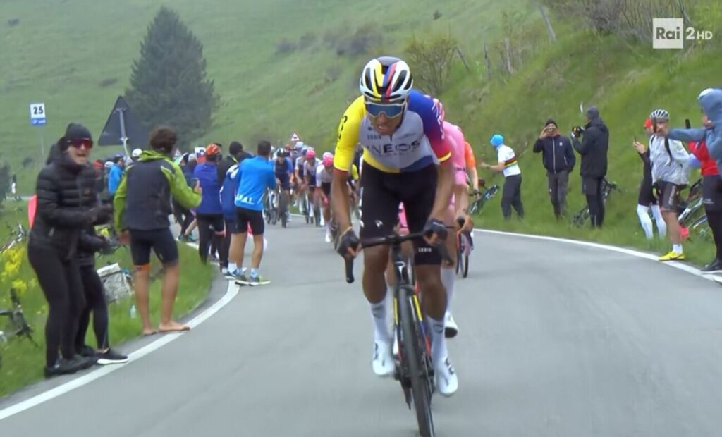 DIRECT : Egan Bernal attaque au sommet du Monte Grappa lors de la 15e &eacute;tape du Giro ! Carapaz et Del Toro suivent le Colombien !