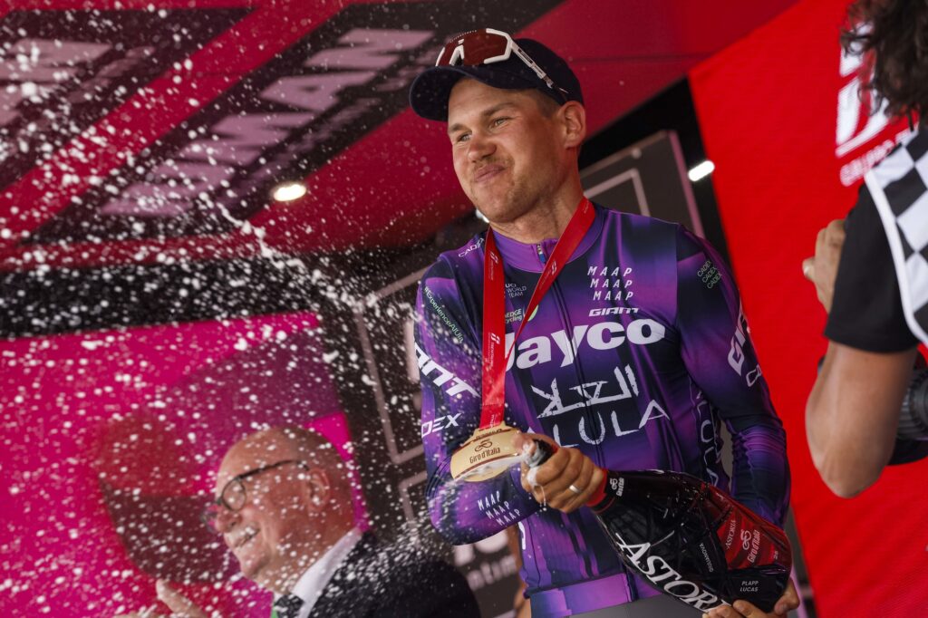 Luke Plapp : &laquo;&nbsp;Un long chemin pour en arriver l&agrave;&nbsp;&raquo;, apr&egrave;s sa victoire sur la 8e &eacute;tape du Giro 2025
