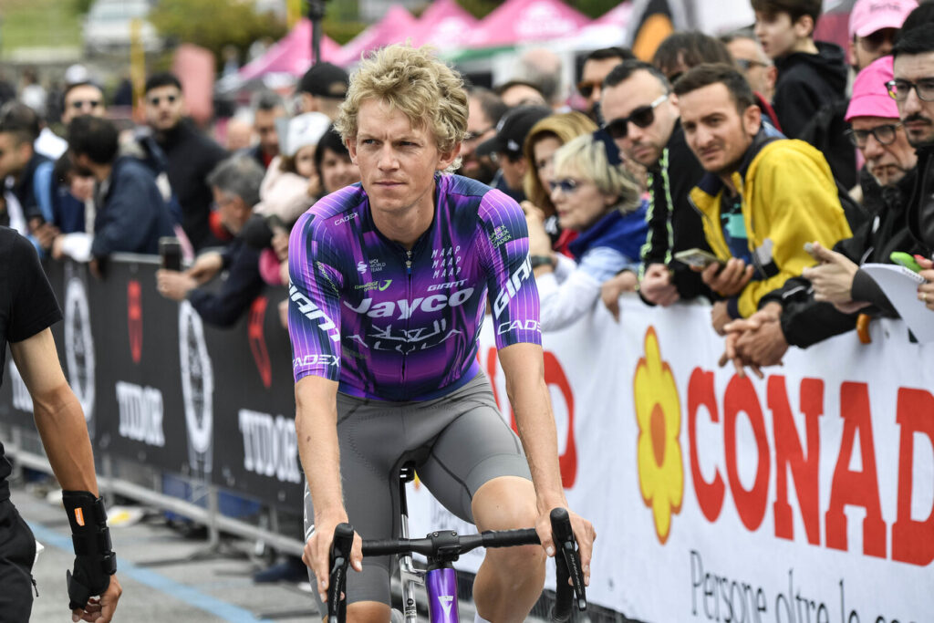 Malade, Koen Bouwman abandonne sur le Giro 2025