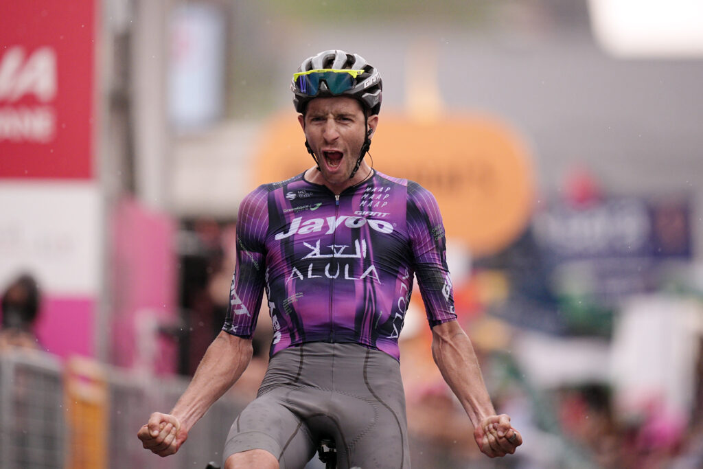 Chris Harper la 20e &eacute;tape, Simon Yates renverse le g&eacute;n&eacute;ral du Giro 2025