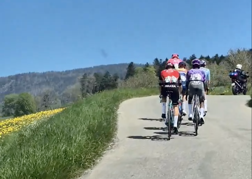 DIRECT : 5 coureurs &eacute;chapp&eacute;s apr&egrave;s une longue bagarre sur la 2e &eacute;tape du Tour de Romandie 2025