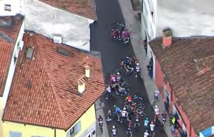 DIRECT : Mads Pedersen et Giulio Ciccone tombent sur la 14e &eacute;tape du Giro 2025