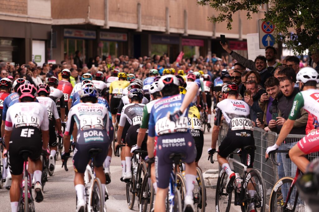 La 11e &eacute;tape du Giro 2025 en d&eacute;tails : le profil, les favoris, le direct