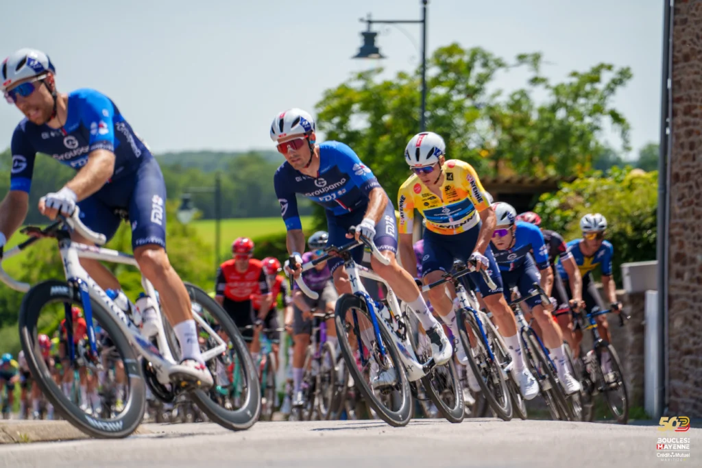 La 2e &eacute;tape des Boucles de la Mayenne 2025 en d&eacute;tails : le profil, les favoris, le direct