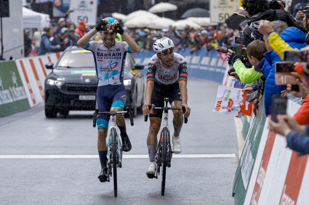 Lenny Martinez au sommet de Thyon 2000 sur la 4e &eacute;tape du Tour de Romandie 2025