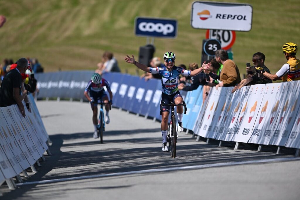 Justine Ghekiere s&rsquo;adjuge la 1e &eacute;tape du Tour de Norv&egrave;ge Femmes 2025