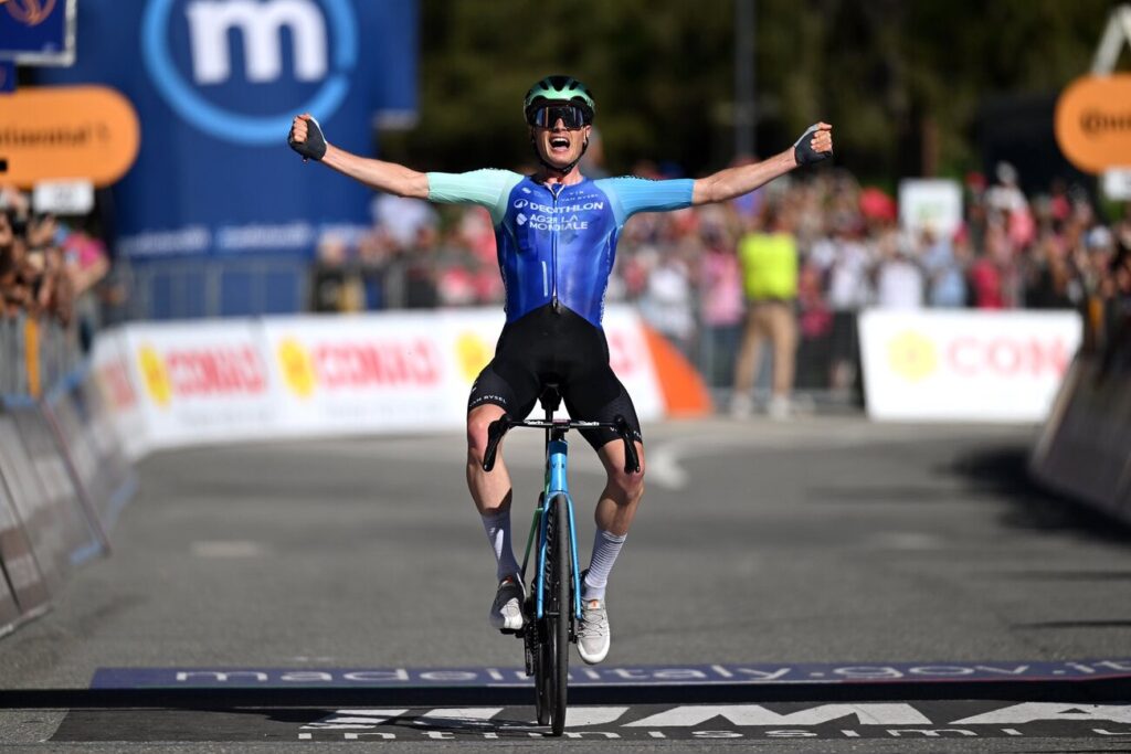 Le chef d&rsquo;oeuvre de Nicolas Prodhomme qui s&rsquo;offre en solitaire une victoire de prestige sur la 19e &eacute;tape du Giro 2025