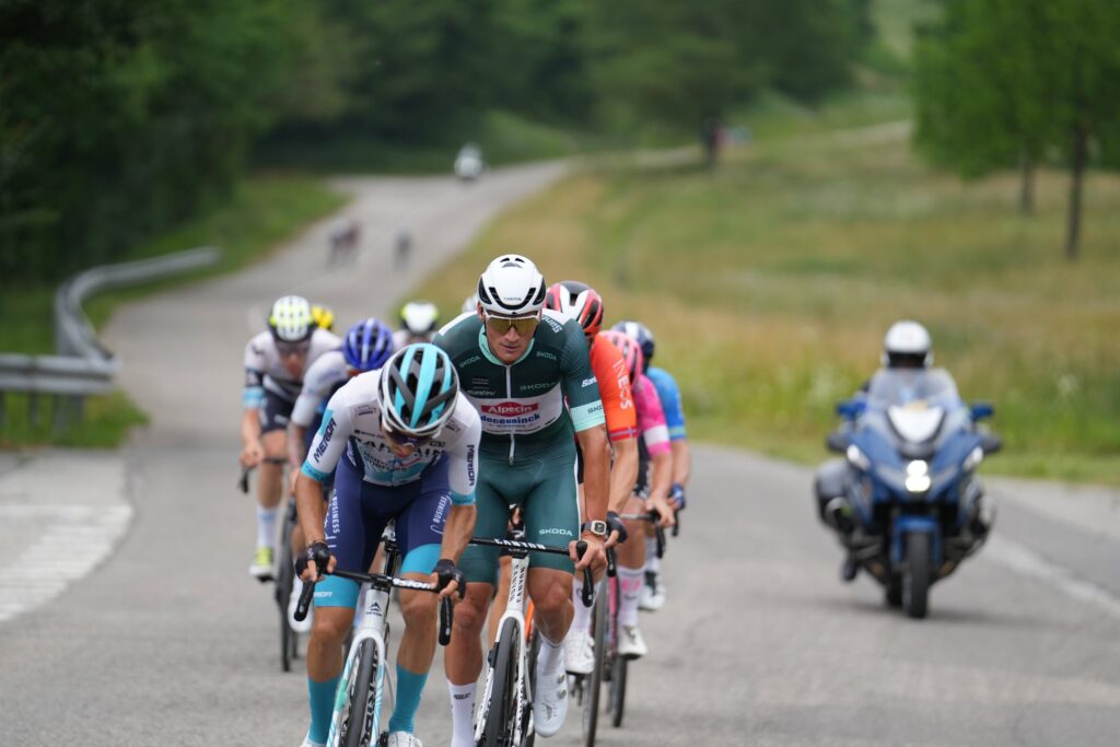 DIRECT : 12 coureurs &agrave; l&rsquo;avant avec Mas, Martinez, sur la 8e &eacute;tape du Crit&eacute;rium du Dauphin&eacute; 2025