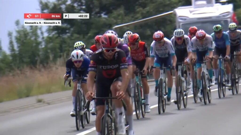 DIRECT : 28 coureurs &eacute;chapp&eacute;s avec Alaphilippe, Cosnefroy, Gr&eacute;goire et Vauquelin sur la 1e &eacute;tape du Tour de Suisse 2025