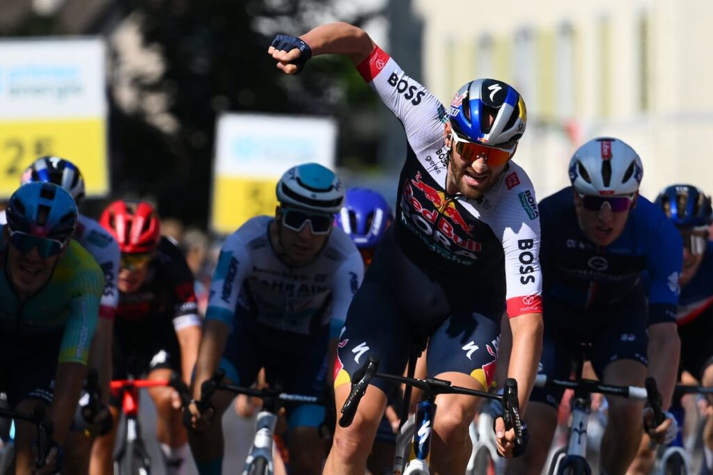 Jordi Meeus impose sa pointe de vitesse sur la 6e &eacute;tape du Tour de Suisse 2025