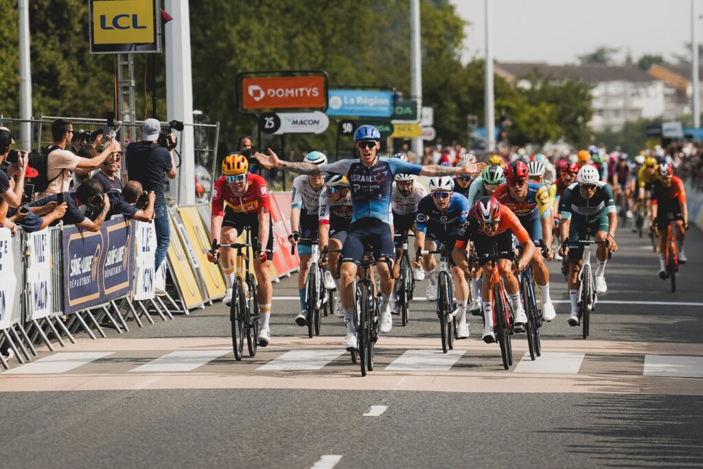 La surprise Jake Stewart sur la 5e &eacute;tape du Crit&eacute;rium du Dauphin&eacute; 2025, Axel Laurance 2e