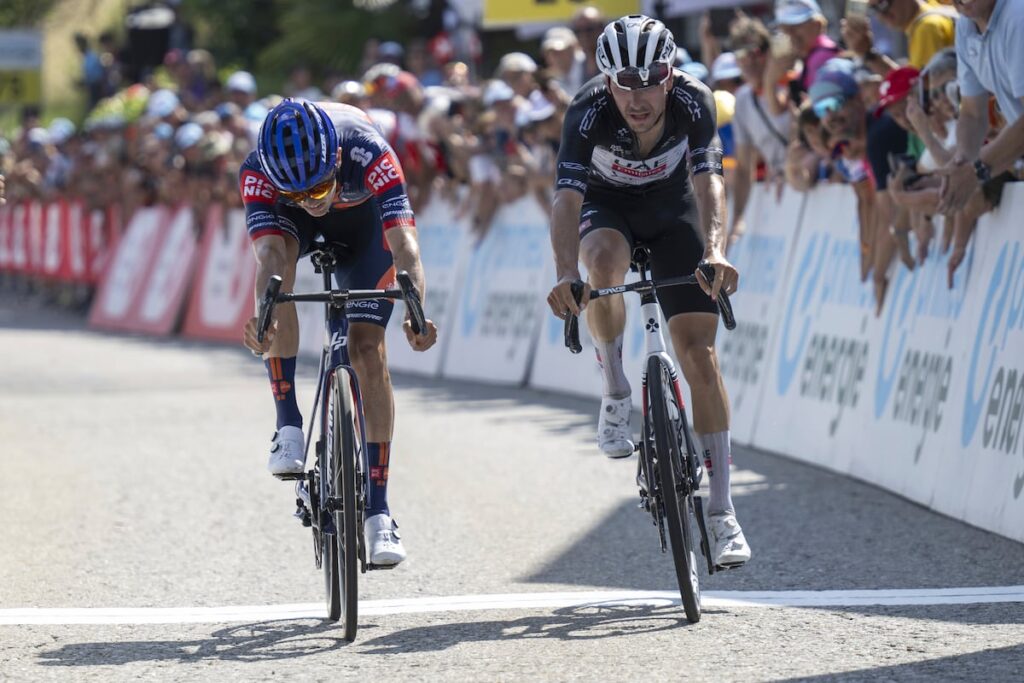 Oscar Onley au sommet sur la 5e &eacute;tape du Tour de Suisse 2025, K&eacute;vin Vauquelin nouveau maillot jaune