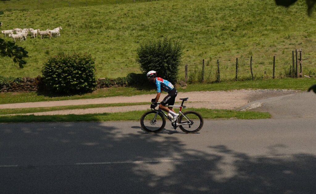 DIRECT : Paul Ourselin seul en t&ecirc;te sur la 2e &eacute;tape du Crit&eacute;rium du Dauphin&eacute; 2025