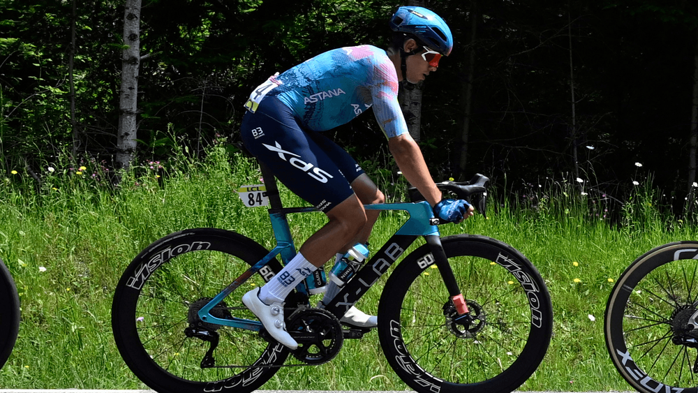 Harold Tejada, 7e du g&eacute;n&eacute;ral, se fracture la main sur le Crit&eacute;rium du Dauphin&eacute; 2025